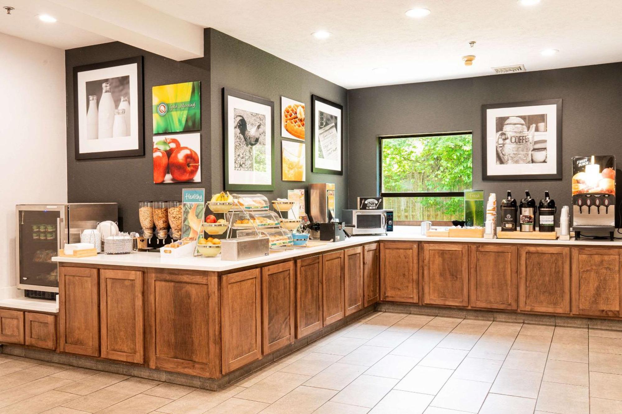 Quality Inn & Suites Oakwood Village - Cleveland South מראה חיצוני תמונה