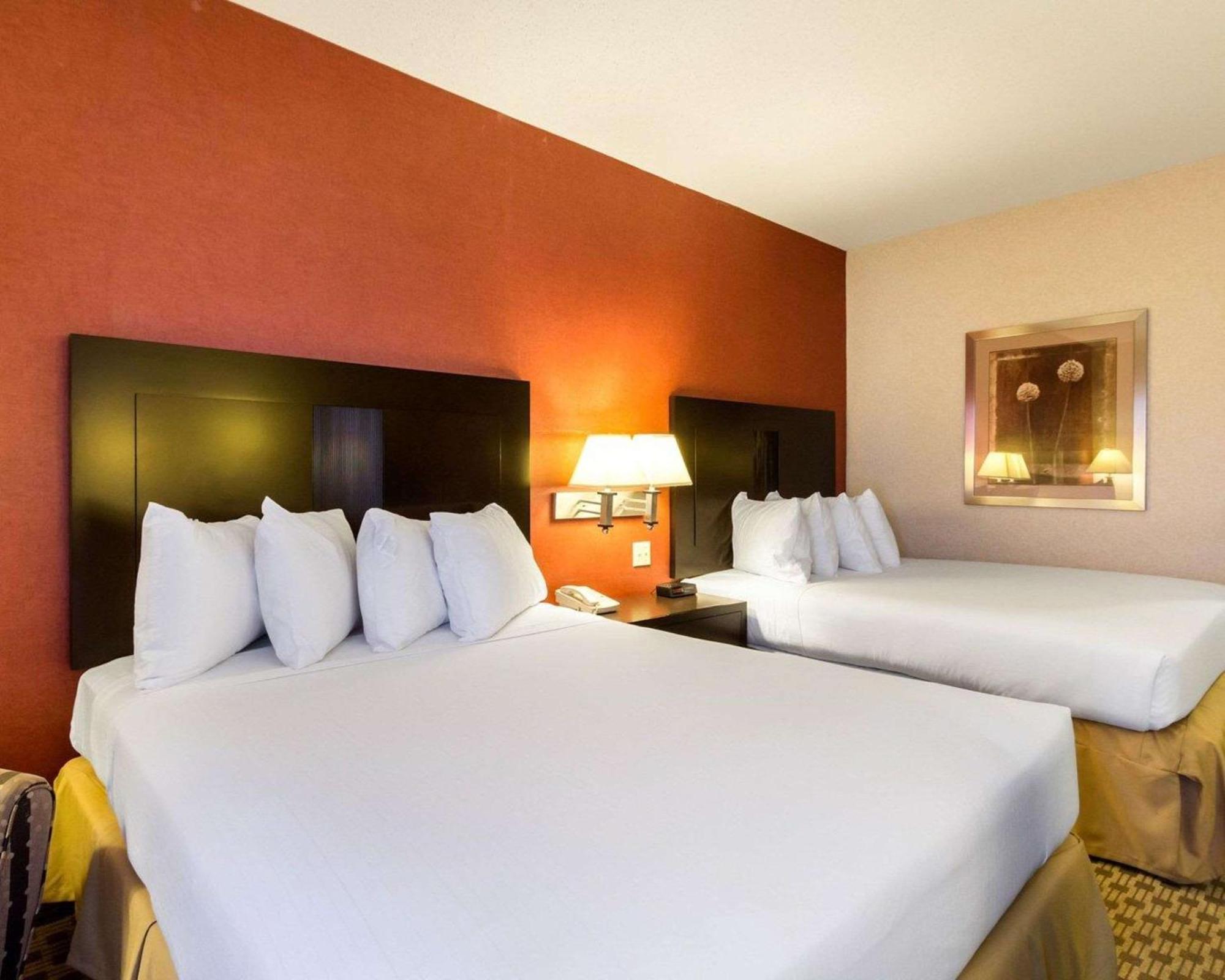 Quality Inn & Suites Oakwood Village - Cleveland South מראה חיצוני תמונה