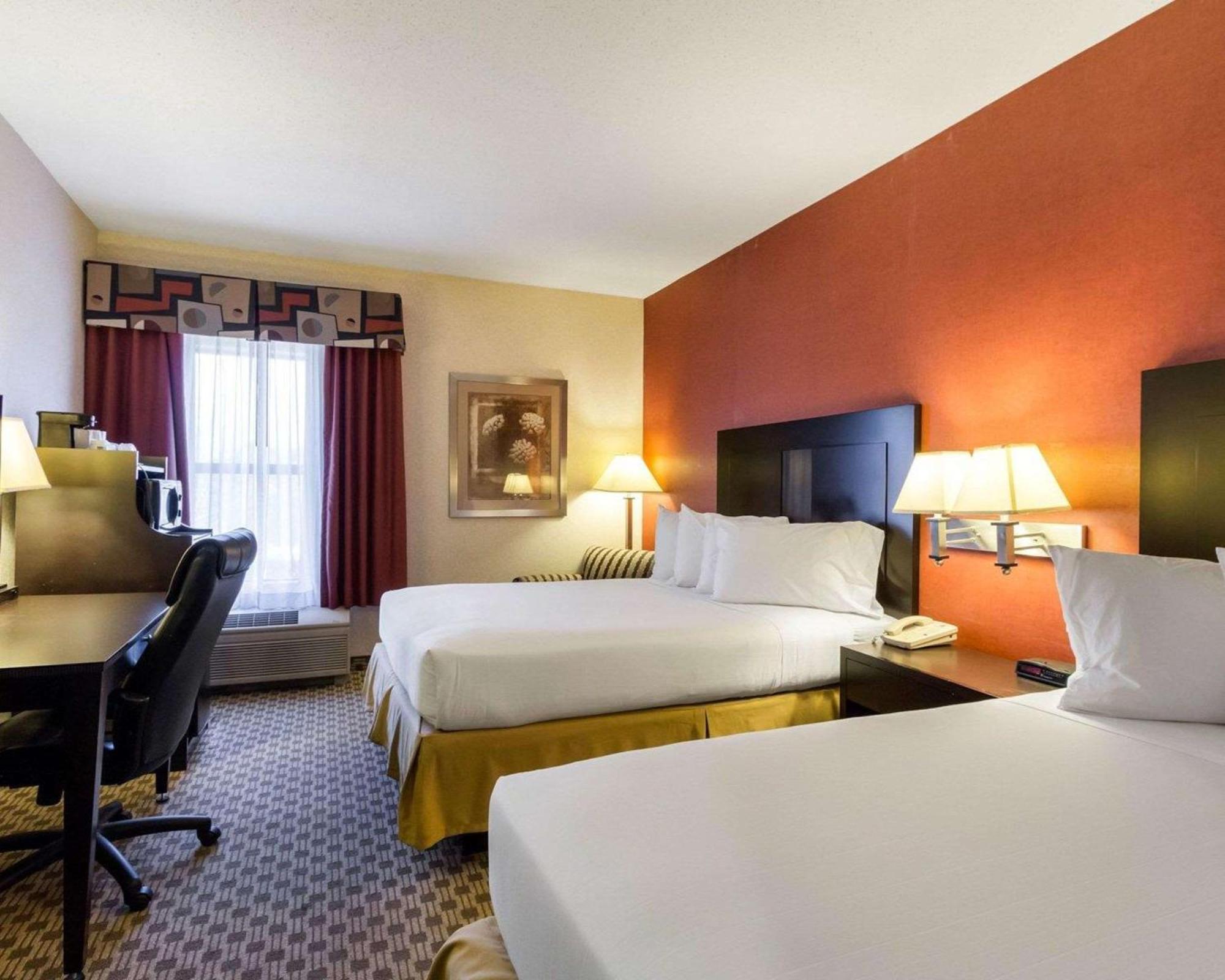 Quality Inn & Suites Oakwood Village - Cleveland South מראה חיצוני תמונה
