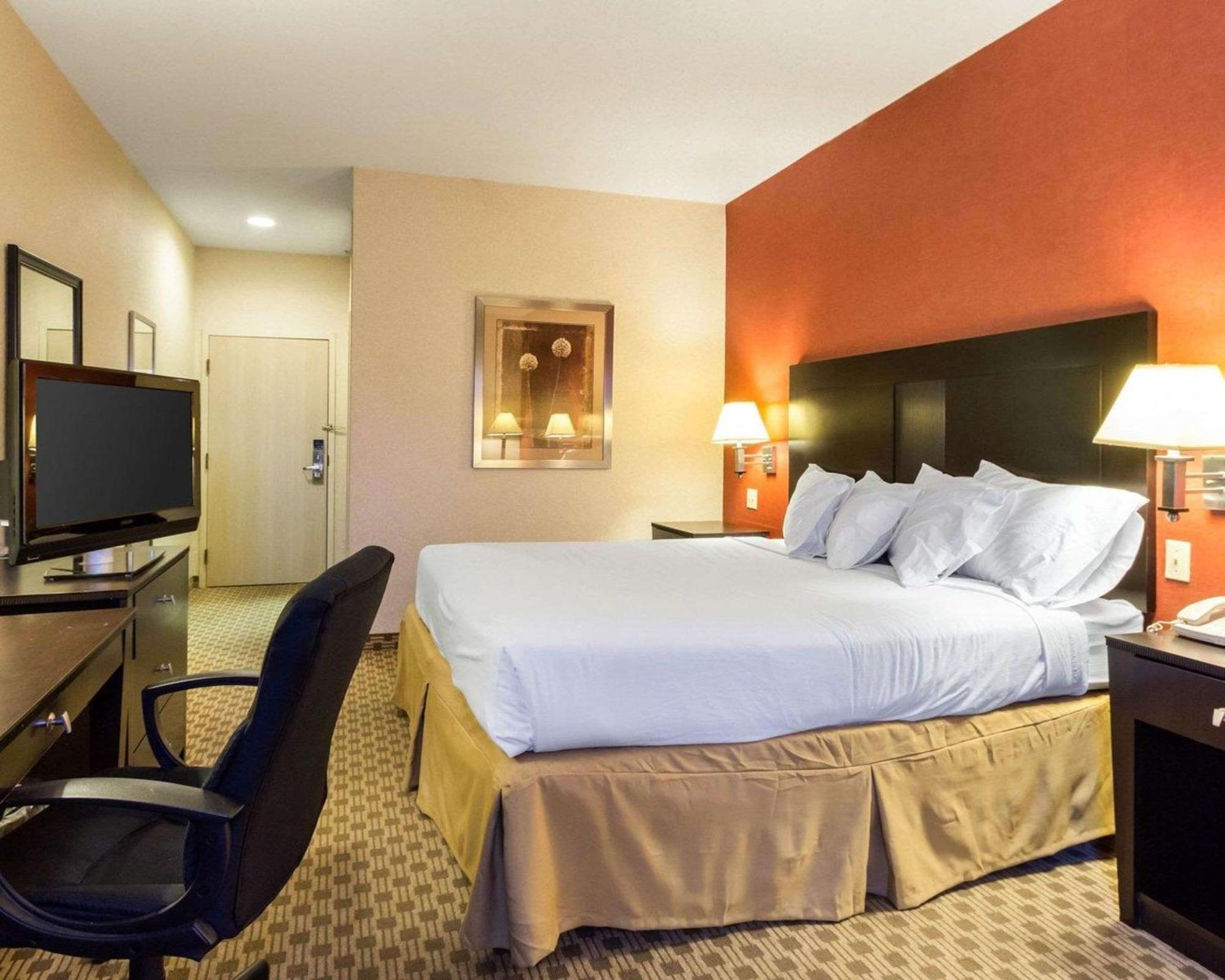 Quality Inn & Suites Oakwood Village - Cleveland South מראה חיצוני תמונה