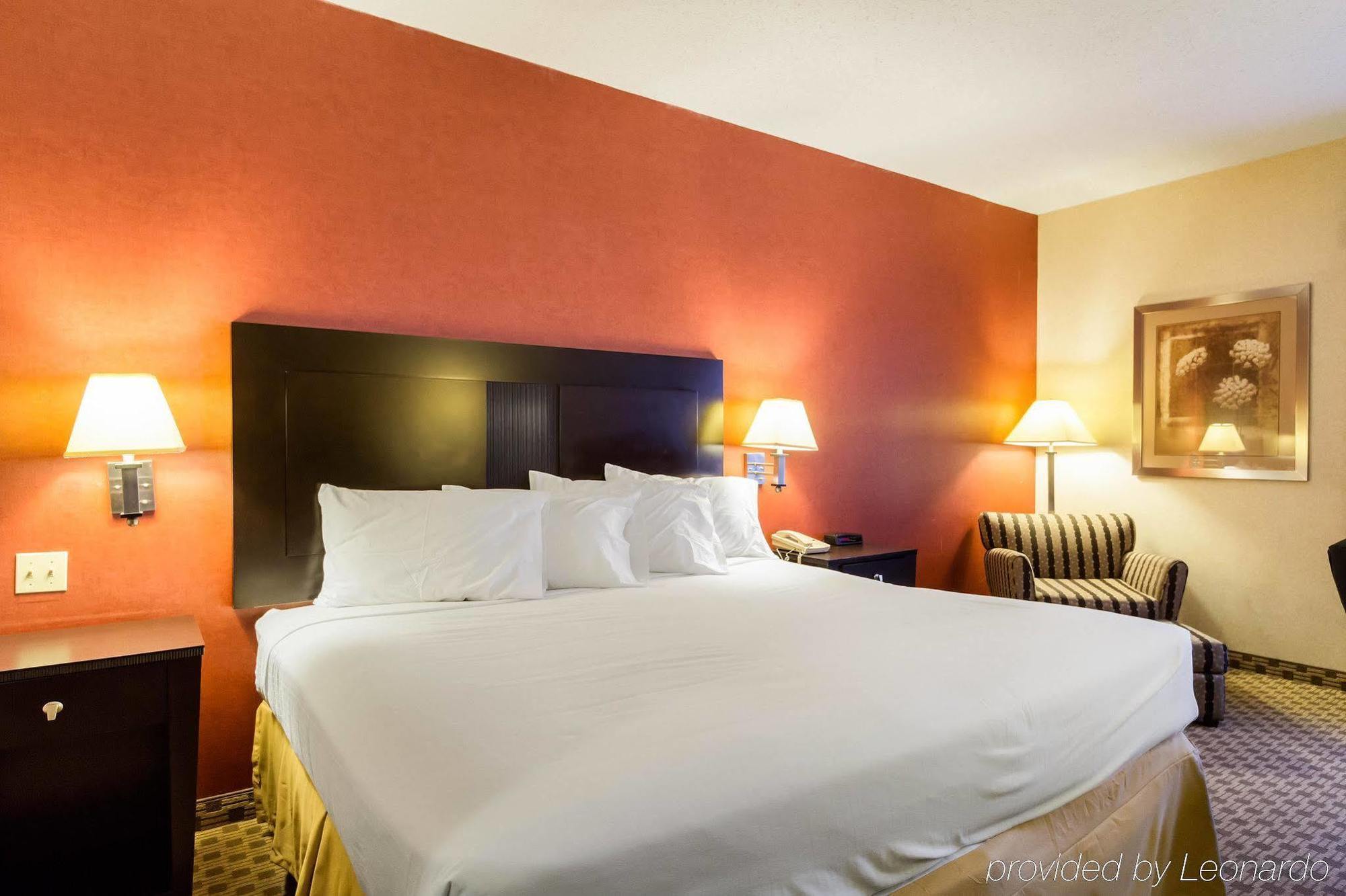 Quality Inn & Suites Oakwood Village - Cleveland South מראה חיצוני תמונה