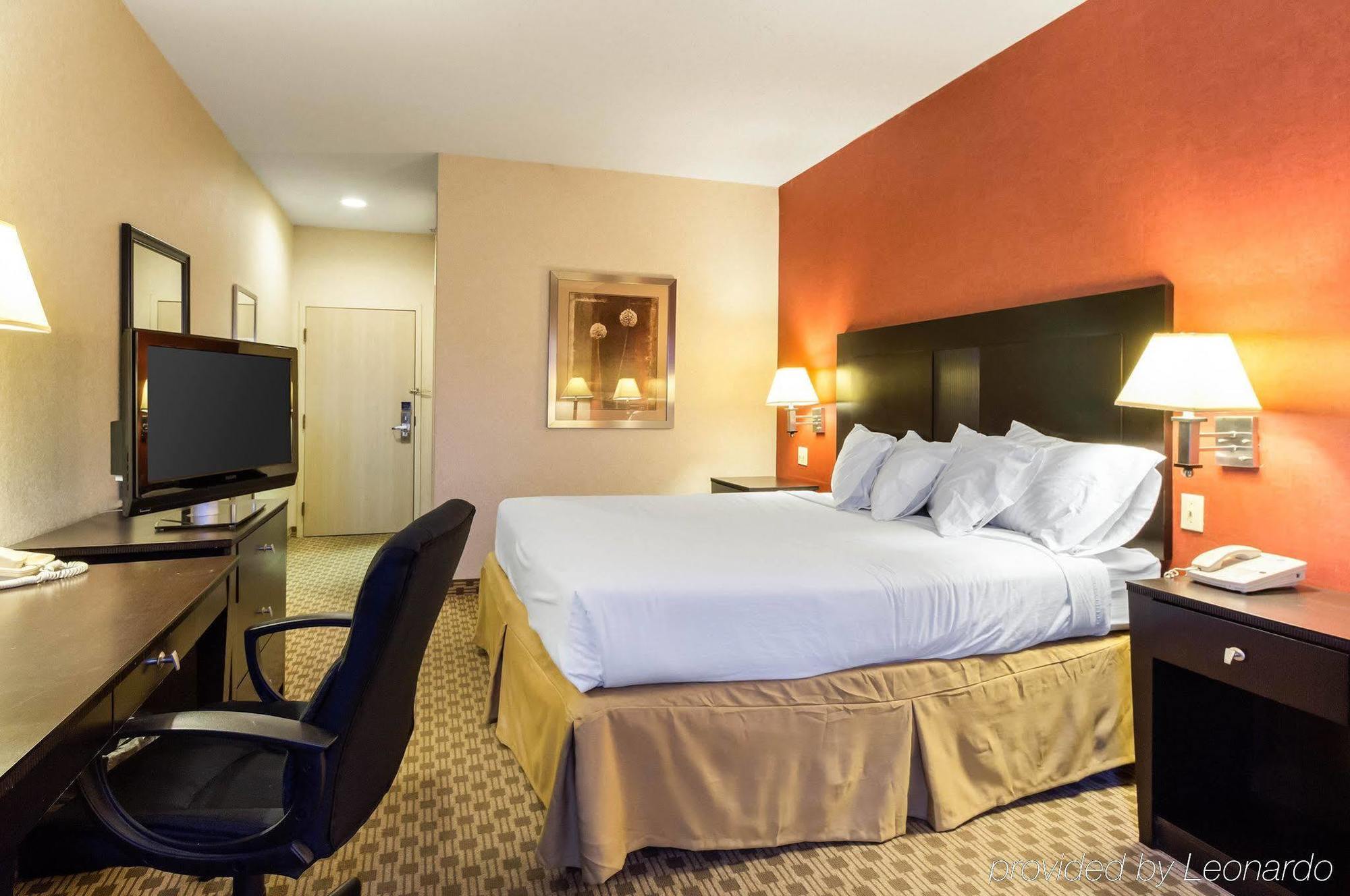Quality Inn & Suites Oakwood Village - Cleveland South מראה חיצוני תמונה