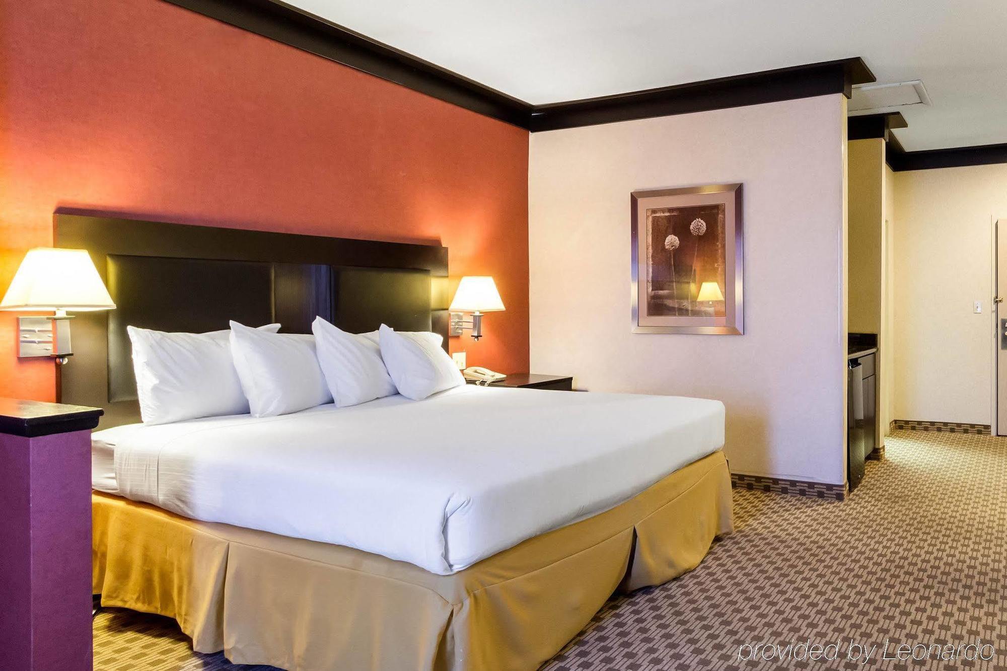Quality Inn & Suites Oakwood Village - Cleveland South מראה חיצוני תמונה