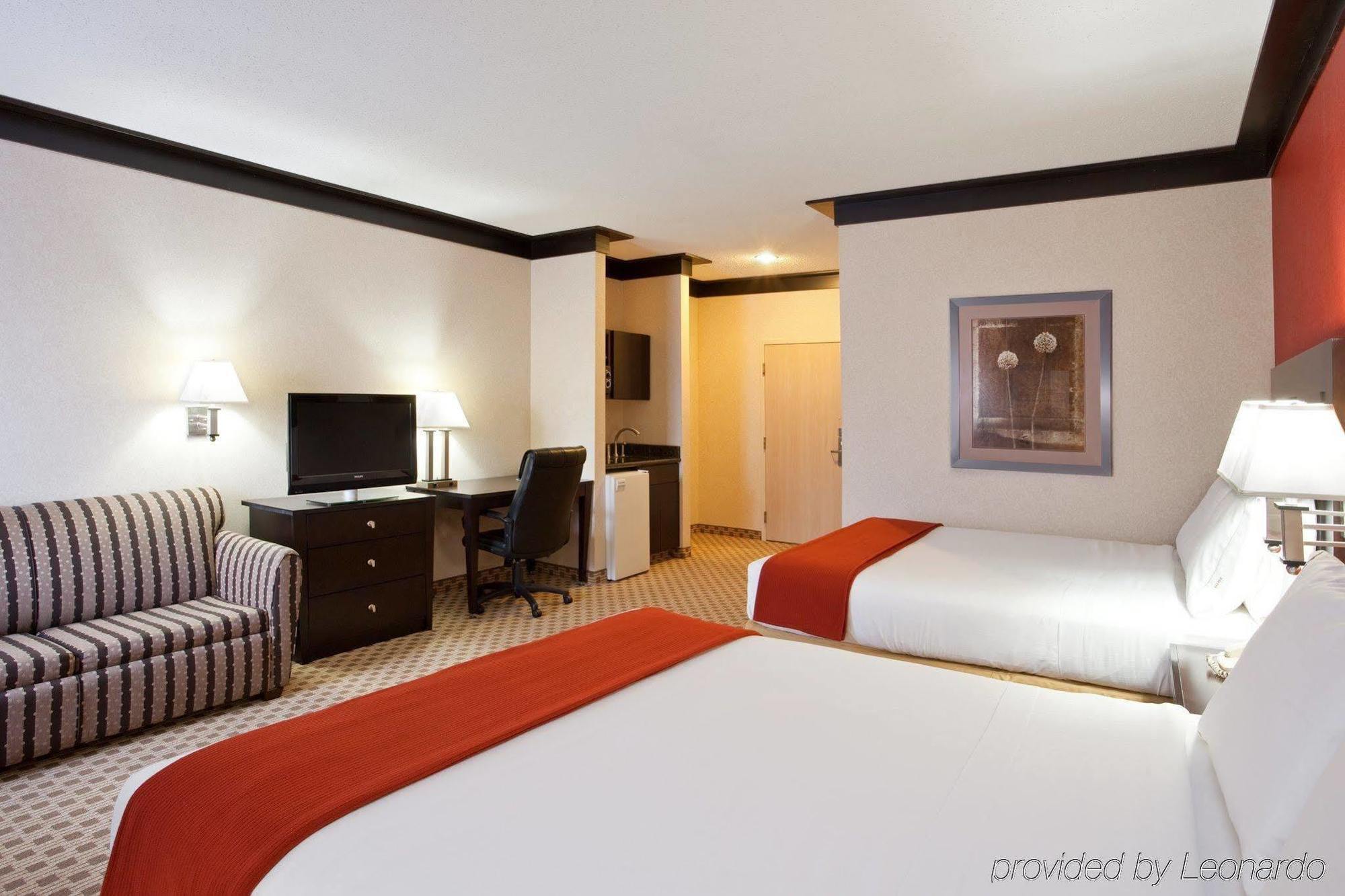 Quality Inn & Suites Oakwood Village - Cleveland South חדר תמונה