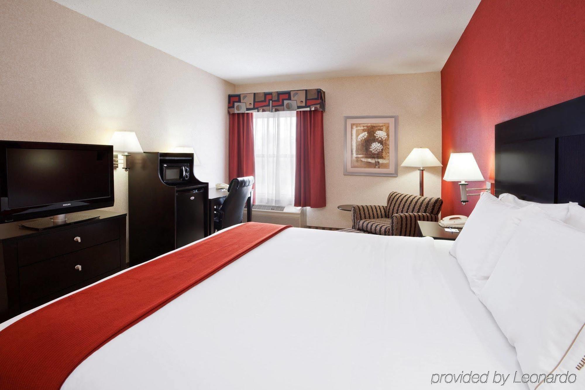 Quality Inn & Suites Oakwood Village - Cleveland South מראה חיצוני תמונה