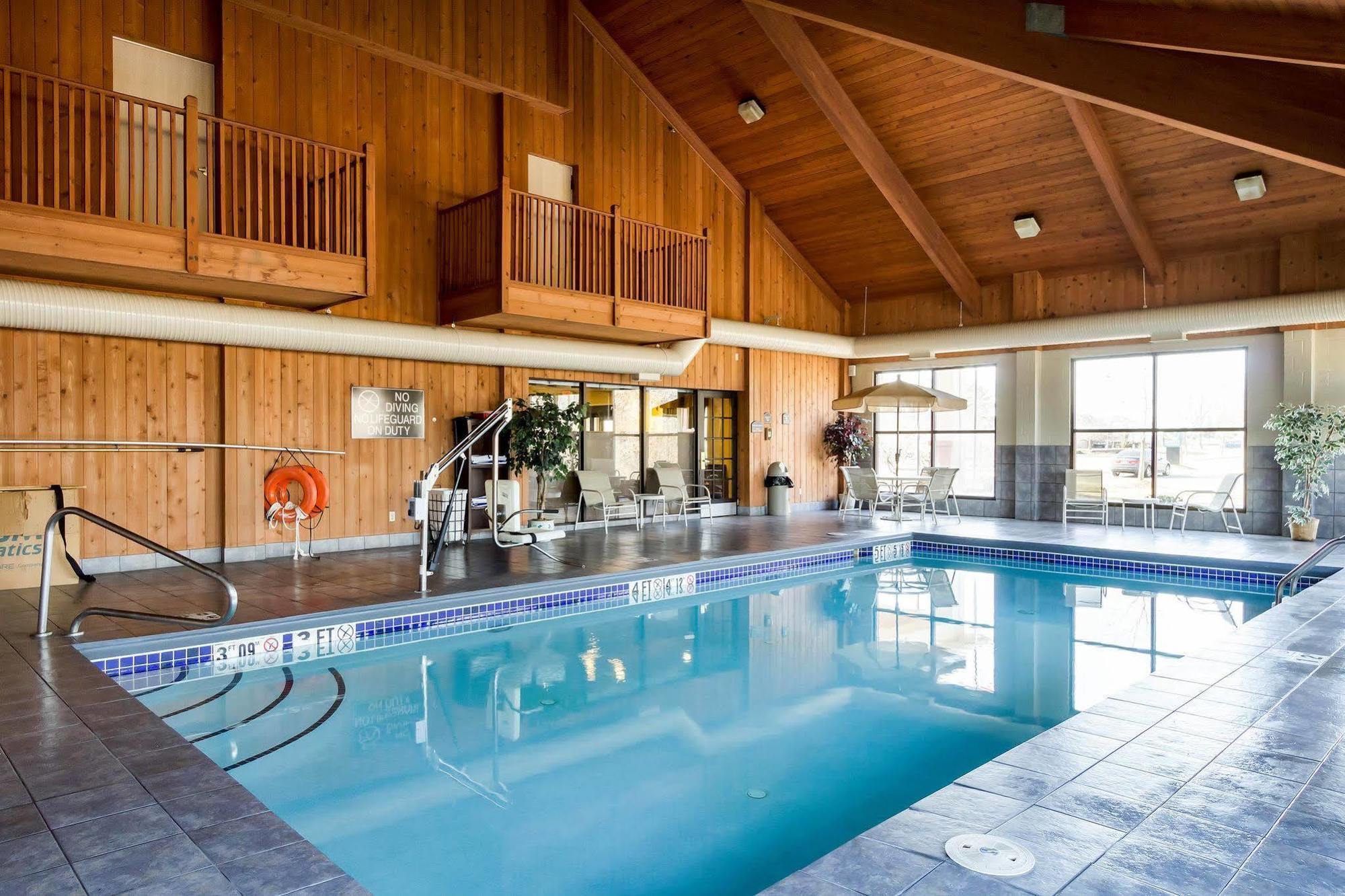 Quality Inn & Suites Oakwood Village - Cleveland South מראה חיצוני תמונה