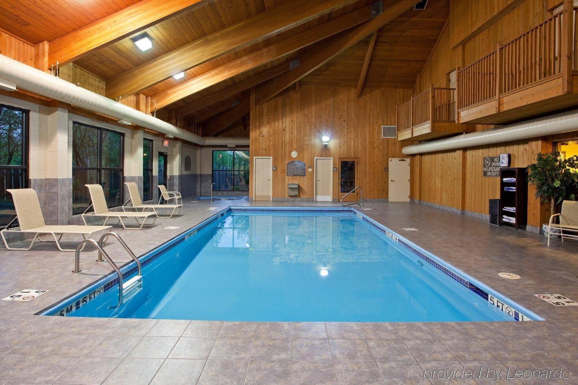 Quality Inn & Suites Oakwood Village - Cleveland South מראה חיצוני תמונה