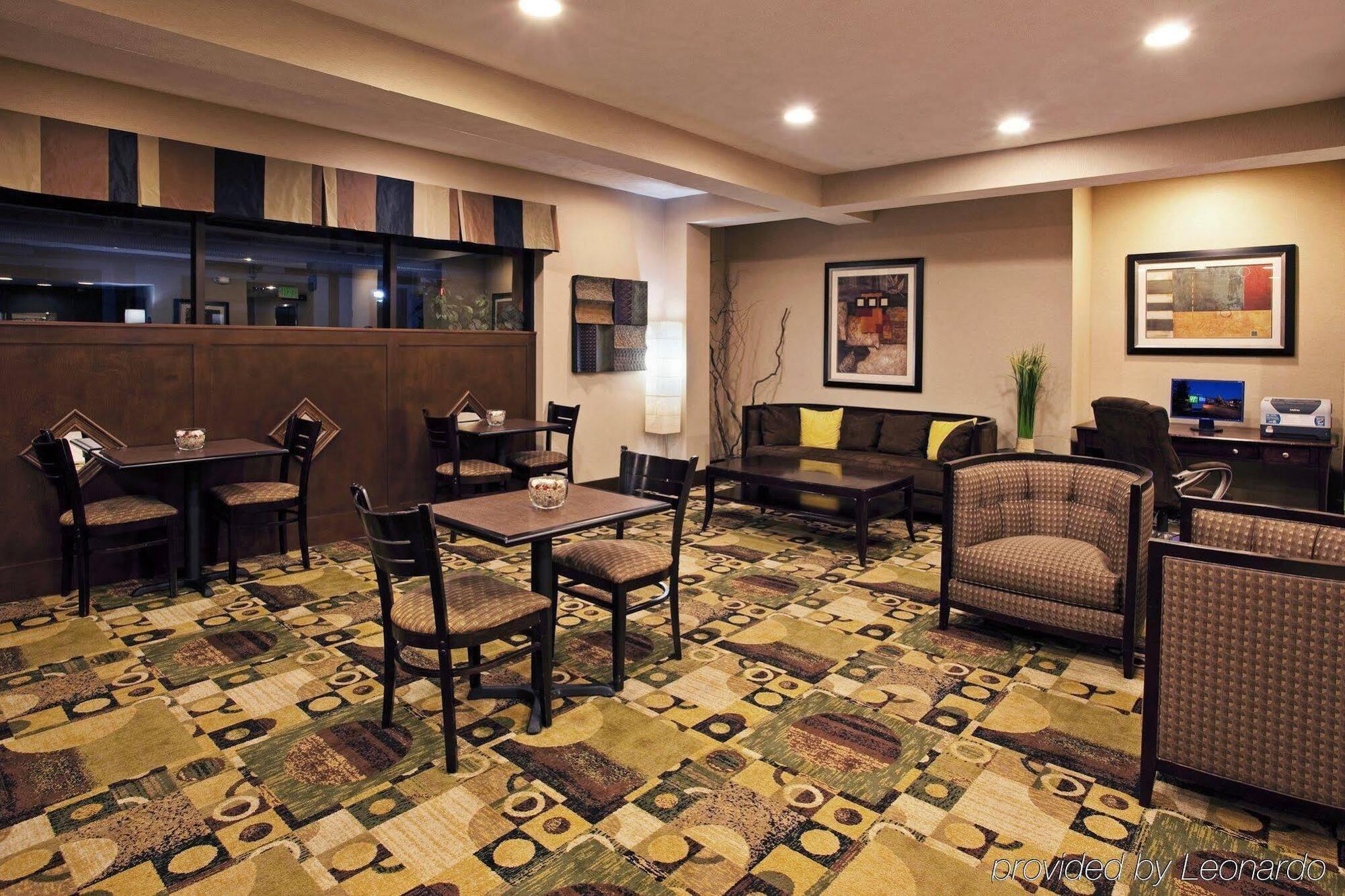 Quality Inn & Suites Oakwood Village - Cleveland South מראה חיצוני תמונה