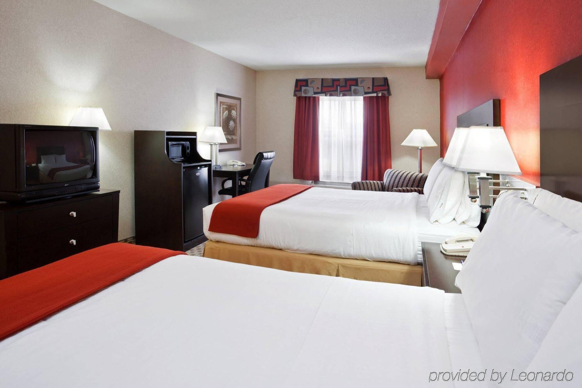 Quality Inn & Suites Oakwood Village - Cleveland South מראה חיצוני תמונה
