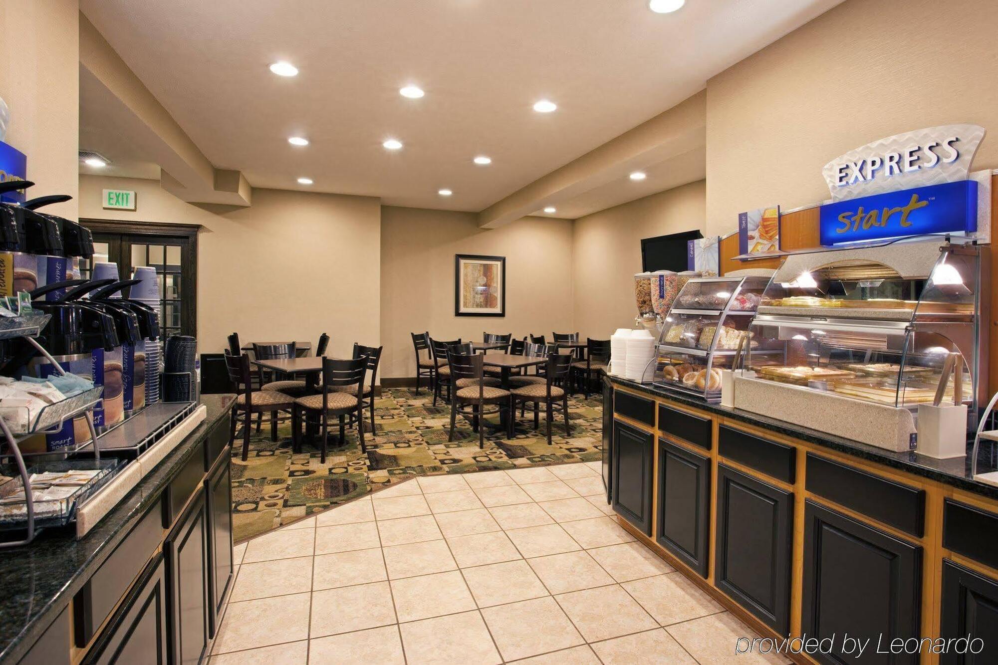 Quality Inn & Suites Oakwood Village - Cleveland South מראה חיצוני תמונה